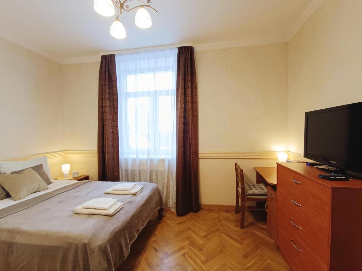 Old Town Retreat With Stunning Views 2 Bedroom Nearby The Church Of Saint Peter Appartamento Riga