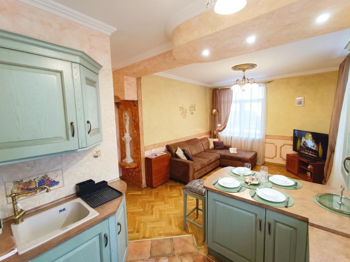 Old Town Retreat With Stunning Views 2 Bedroom Nearby The Church Of Saint Peter * Рига