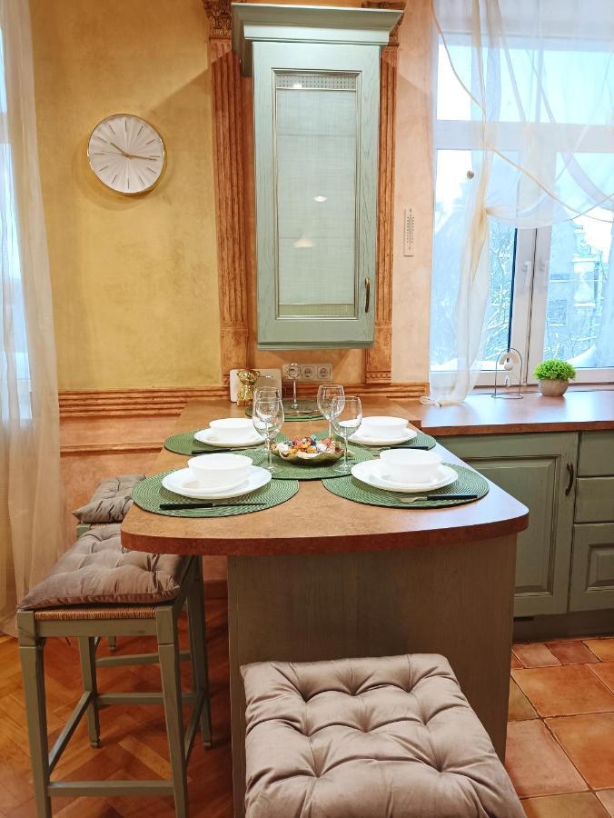 Old Town Retreat With Stunning Views 2 Bedroom Nearby The Church Of Saint Peter Апартаменты *
