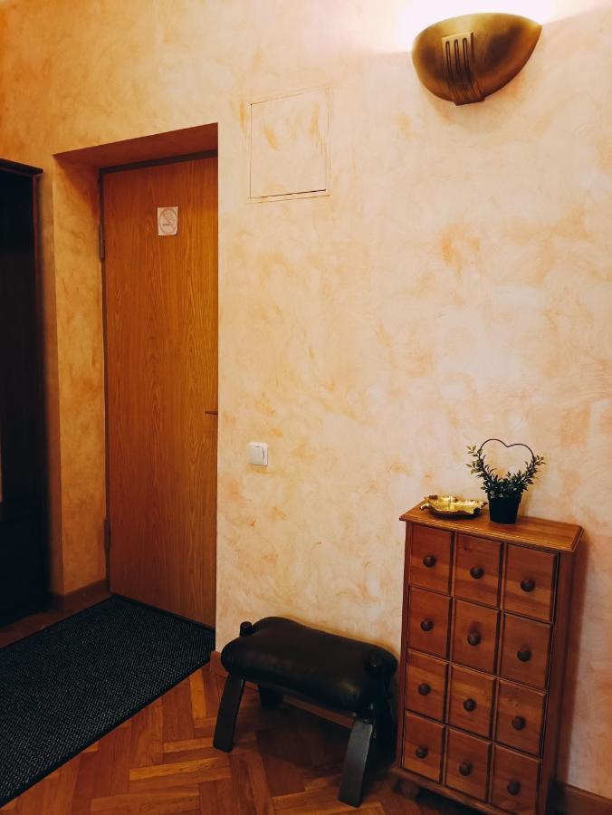 Old Town Retreat With Stunning Views 2 Bedroom Nearby The Church Of Saint Peter Апартаменты Рига