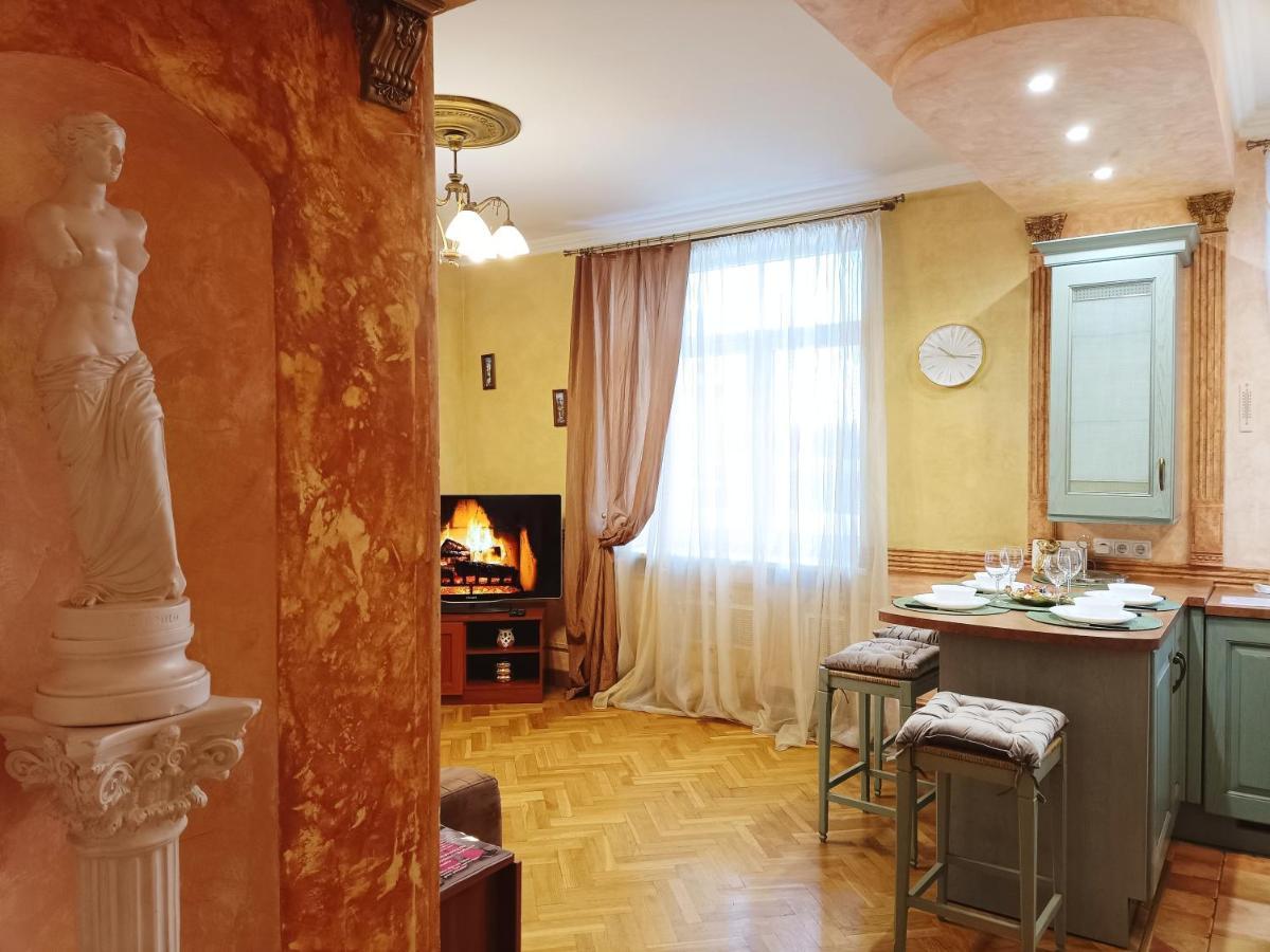 Old Town Retreat With Stunning Views 2 Bedroom Nearby The Church Of Saint Peter Апартаменты