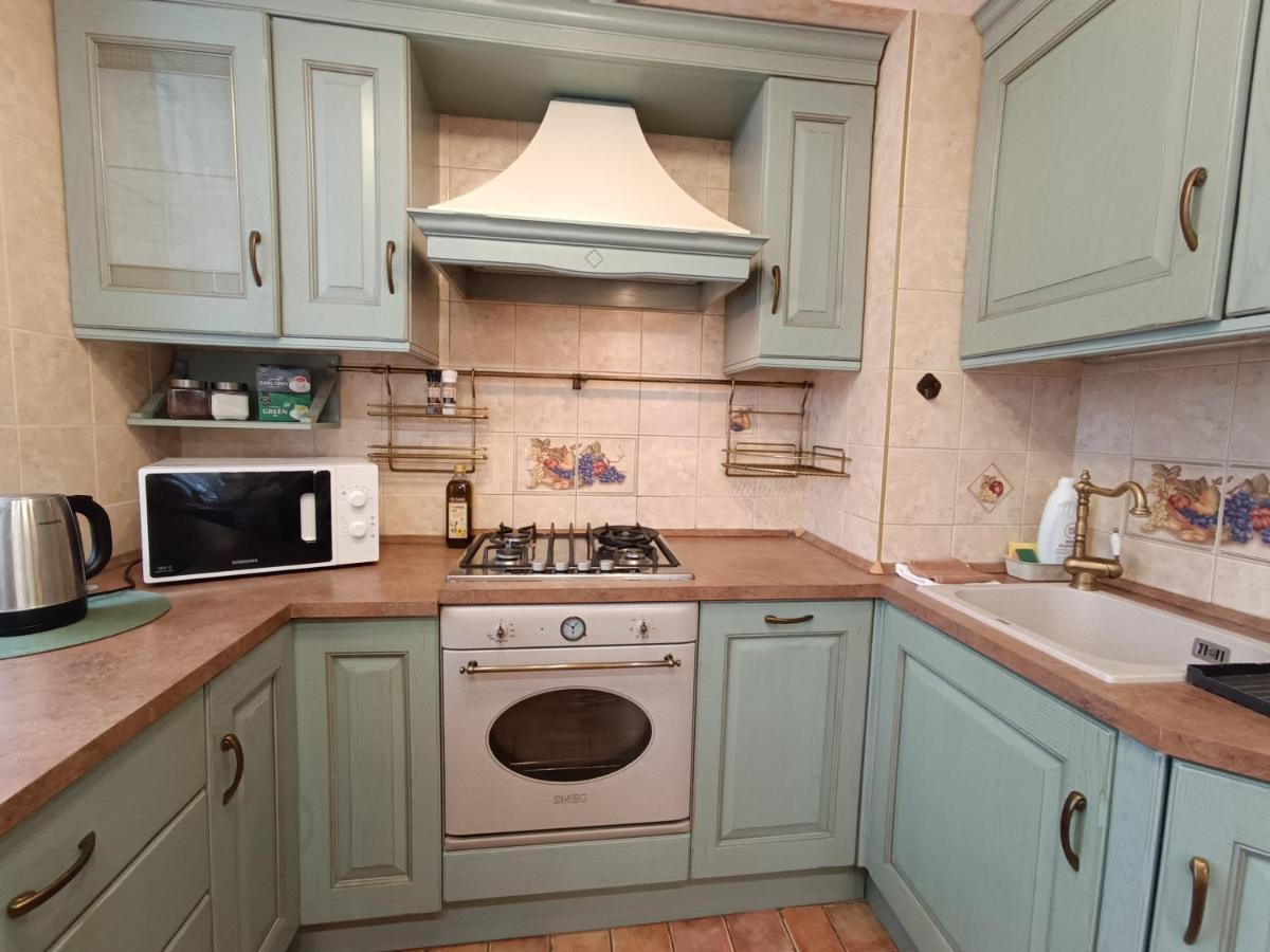 Old Town Retreat With Stunning Views 2 Bedroom Nearby The Church Of Saint Peter Апартаменты